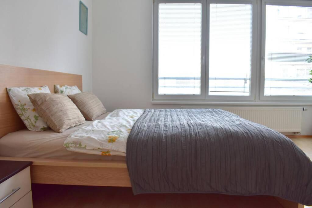 Modern Apartments - Airport 8Mins Πράγα Εξωτερικό φωτογραφία