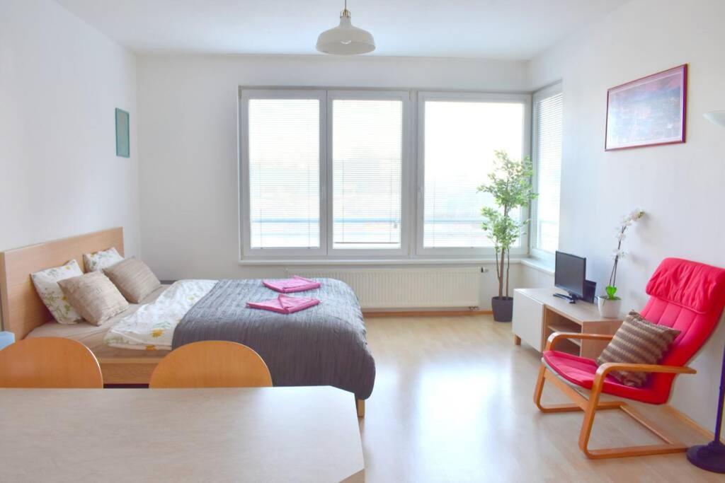 Modern Apartments - Airport 8Mins Πράγα Εξωτερικό φωτογραφία